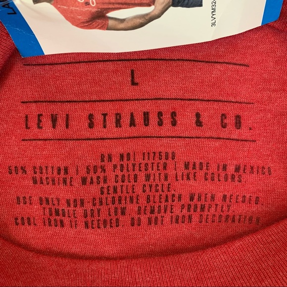 Levi’s Vintage Style Red T-Shirt Varsity Script NWT Sz L - Picture 3 of 5